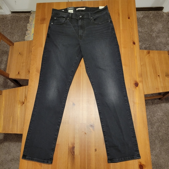 Levis Jeans Womens 32x30 Black 724 High-Rise Slim Straight Stretch Denim NWT - Picture 1 of 14